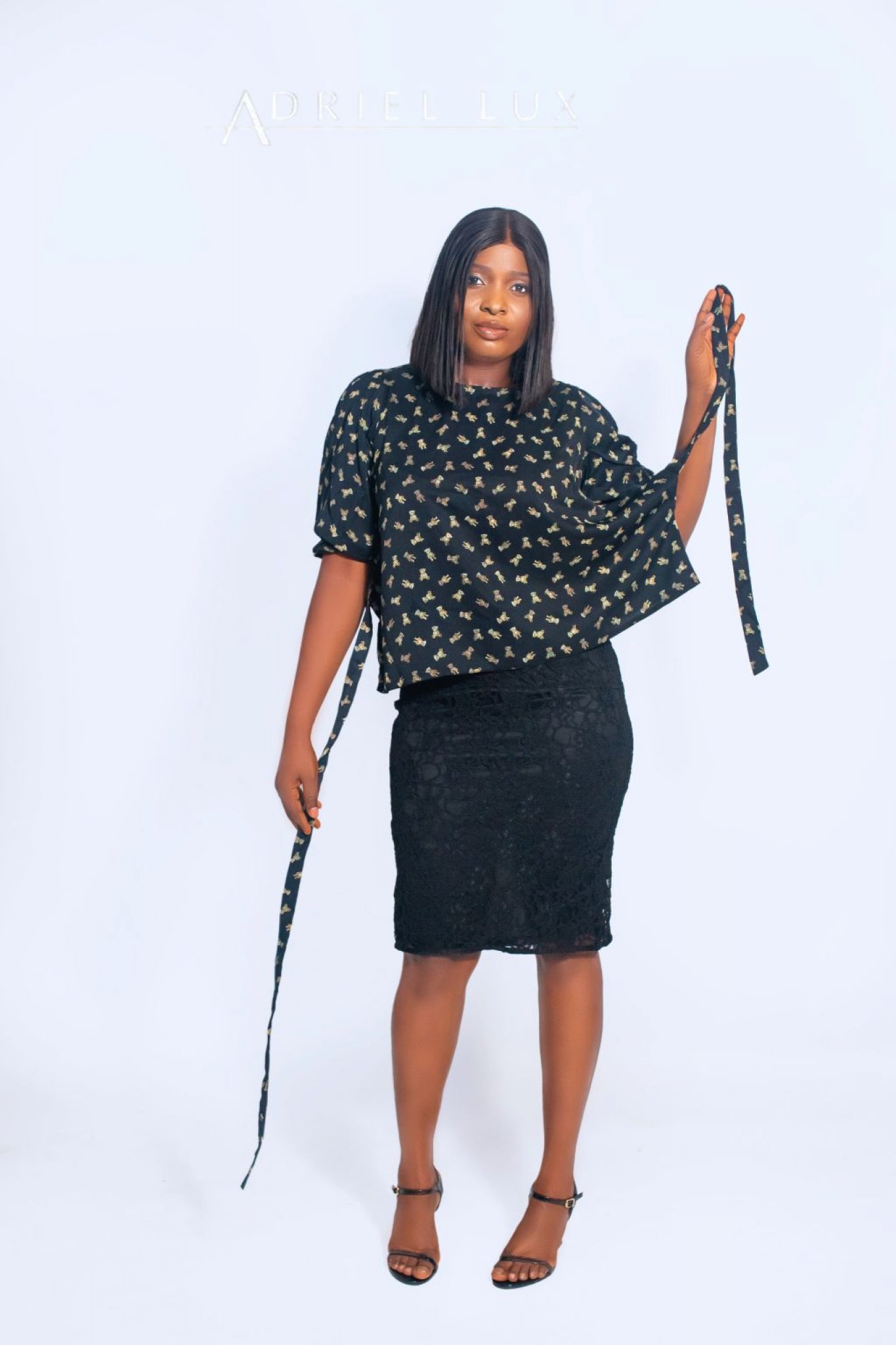 Self-Cinching Flare Top