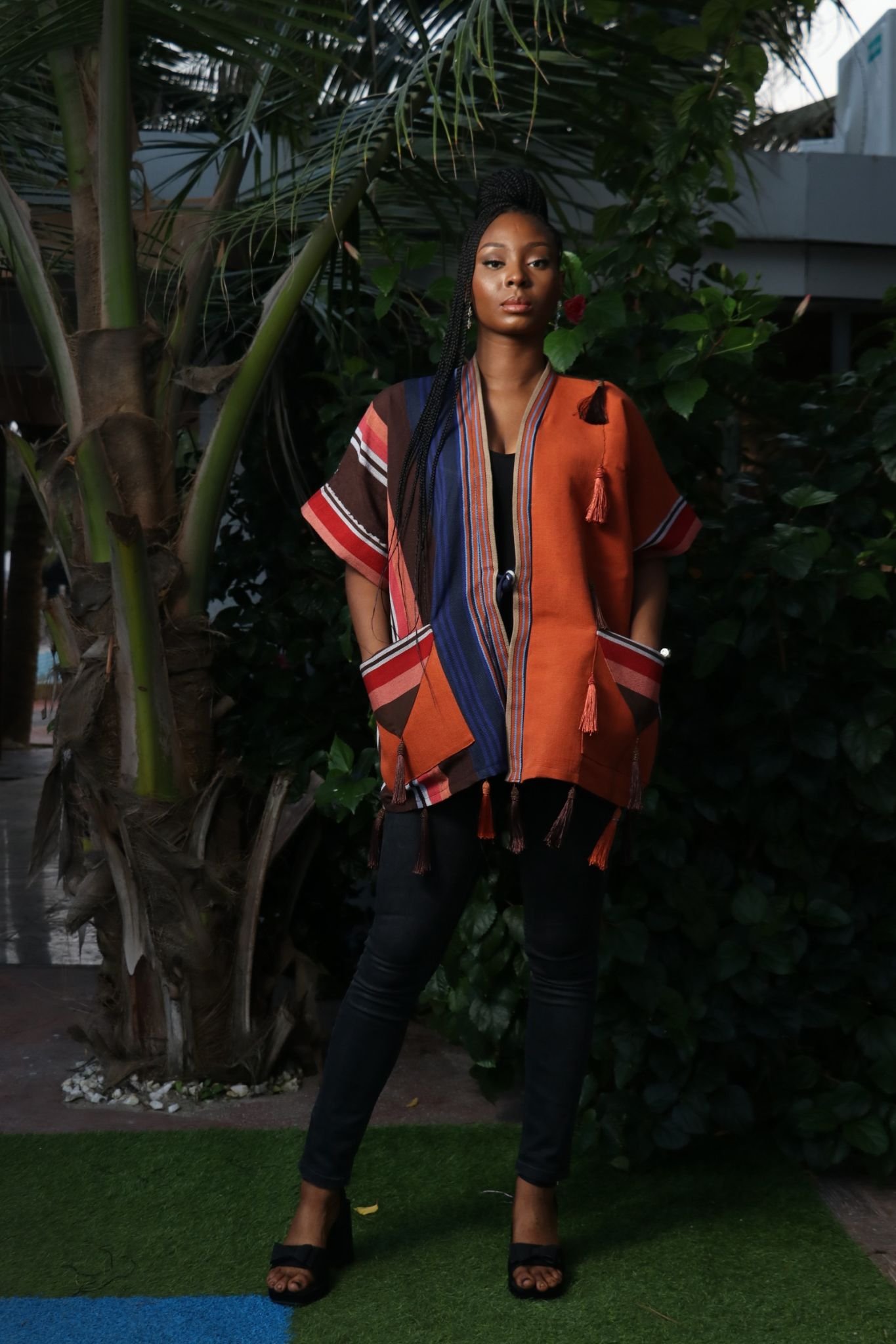 FOLÁSADÉ Tassled Kimono,