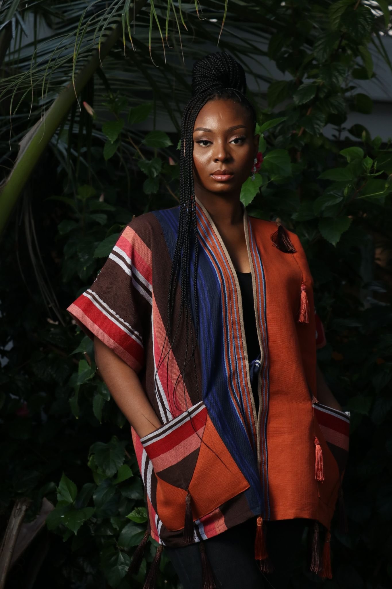 FOLÁSADÉ Tassled Kimono,