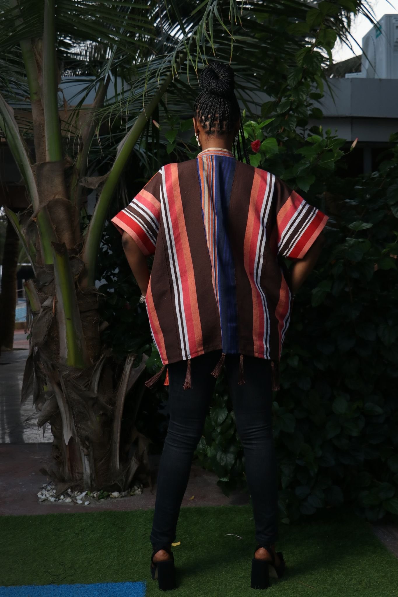 FOLÁSADÉ Tassled Kimono,